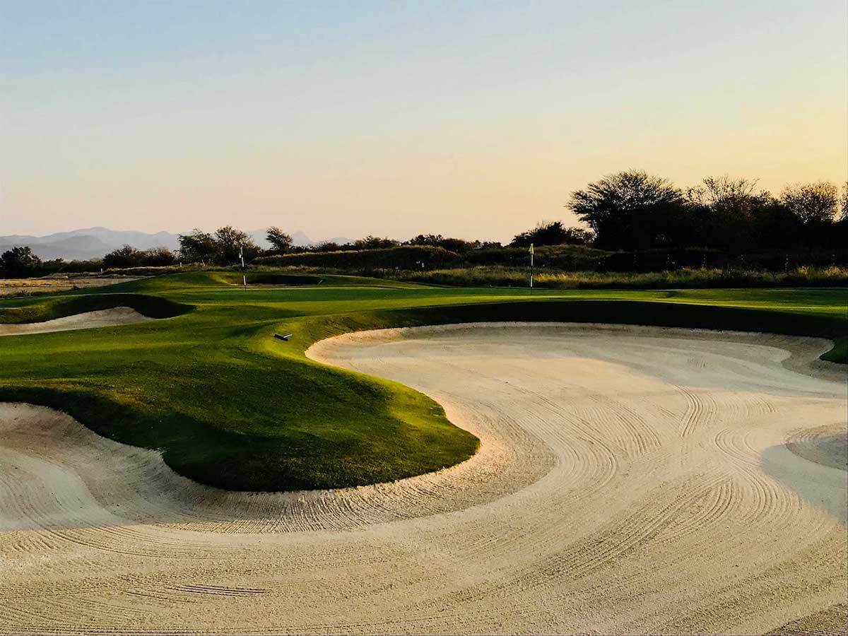 Parcours de golf bunker spirale nature